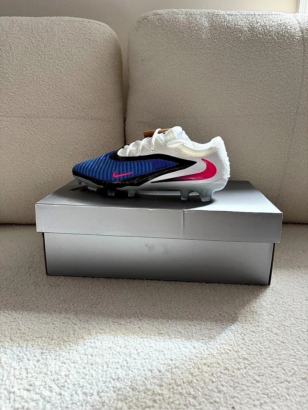 Nike Phantom 6 Elite size 6.5 (BRAND NEW)
